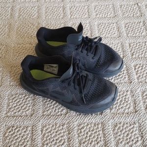 Nike free unisex youth sneakers